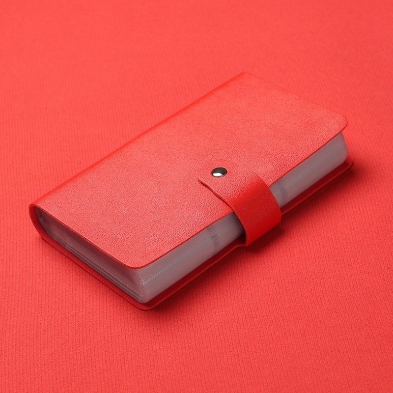 Unisex držač kartica s više pretinaca i pretinicom za identifikacijsku karticu, podstava od umjetne kože, za svakodnevnu upotrebu.