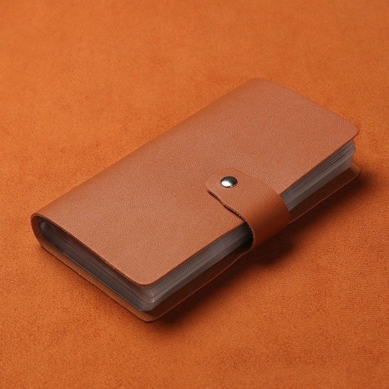 Unisex držač kartica s više pretinaca i pretinicom za identifikacijsku karticu, podstava od umjetne kože, za svakodnevnu upotrebu.