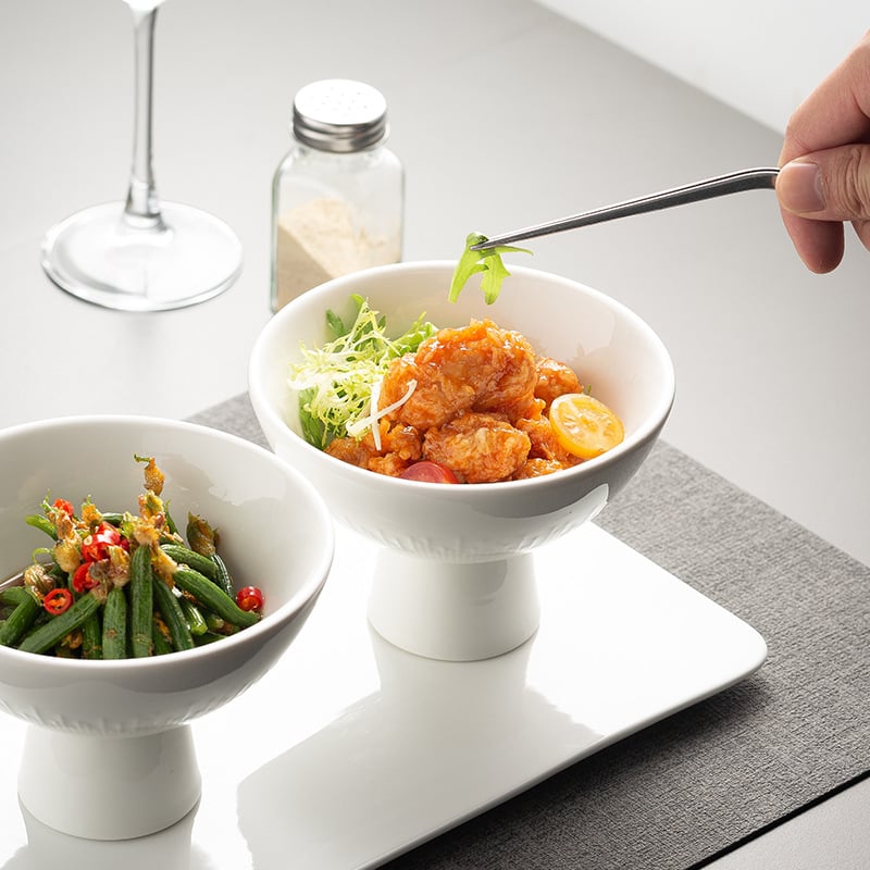 Japán stílusú magas desszerttál porcelánból, kerek, alulglazúros felület, mikrohullámú sütőben használható, logónyomtatás elérhető