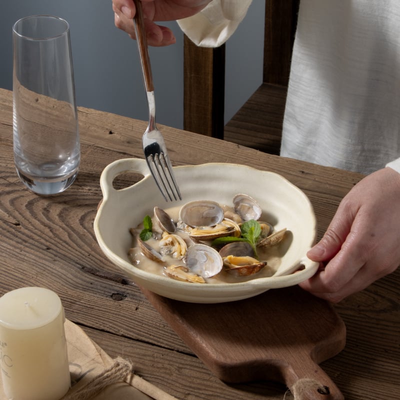 Porcelanski duboki tanjur s dva držačima uha, retro stil, nepravilnog oblika, siguran za mikrovalnu i perilicu posuđa