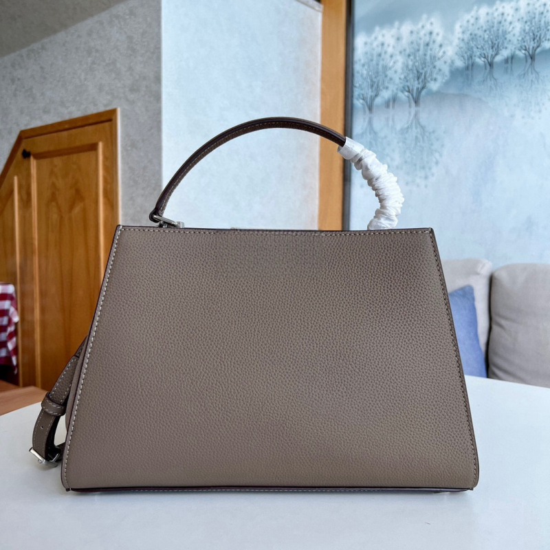 Geantă tote din piele naturală de bovine, cu curea de umăr - formă orizontală pătrată, închidere magnetică, buzunar interior cu fermoar, buzunar pentru telefon, buzunar pentru ID