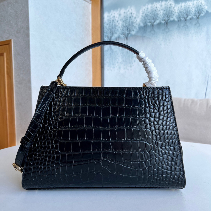 Geantă tote din piele naturală de bovine, cu curea de umăr - formă orizontală pătrată, închidere magnetică, buzunar interior cu fermoar, buzunar pentru telefon, buzunar pentru ID