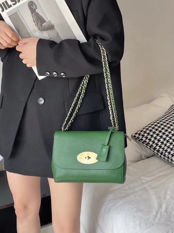 Ženska mini torbica od prave kože, horizontalni kvadratni oblik, zaključavanje, jednostavan crossbody remen, ljeto 2025
