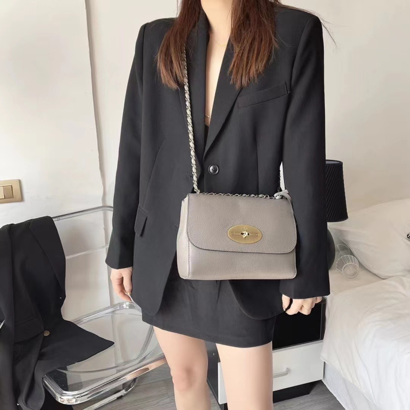 Ženska mini torbica od prave kože, horizontalni kvadratni oblik, zaključavanje, jednostavan crossbody remen, ljeto 2025