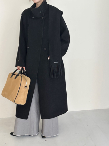 Palton damă din lână, lungime medie, guler-fular, croială lejeră, mâneci lungi