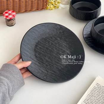 Keramički desertni tanjur s visokim postoljem, okrugli, jednobojna glazirana površina, pogodan za mikrovalnu pećnicu