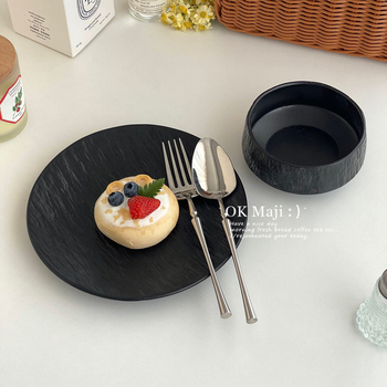 Keramički desertni tanjur s visokim postoljem, okrugli, jednobojna glazirana površina, pogodan za mikrovalnu pećnicu