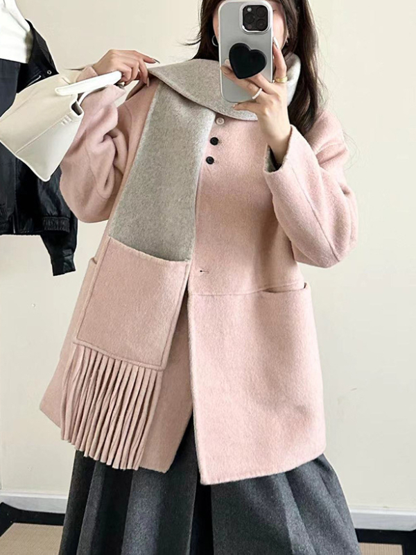 Palton damă din lână reversibil, lungime medie, guler rotund, închidere cu nasturi pe un rând, croială lejeră, mâneci cu umeri căzuți, amestec lână-Lyocell