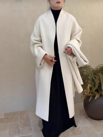 Palton de femei din lână cu guler-fular, croială lejeră, 70–80% lână, amestec poliester, mâneci lungi