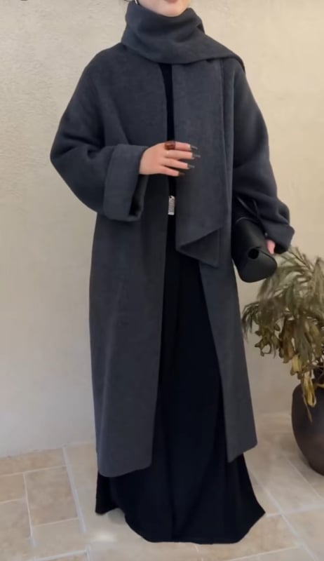 Palton de femei din lână cu guler-fular, croială lejeră, 70–80% lână, amestec poliester, mâneci lungi