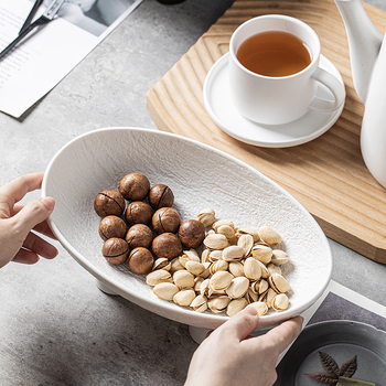 Овална керамична чиния за плодове с три крака - ретро лукс стил, лансирана през 2025 г.