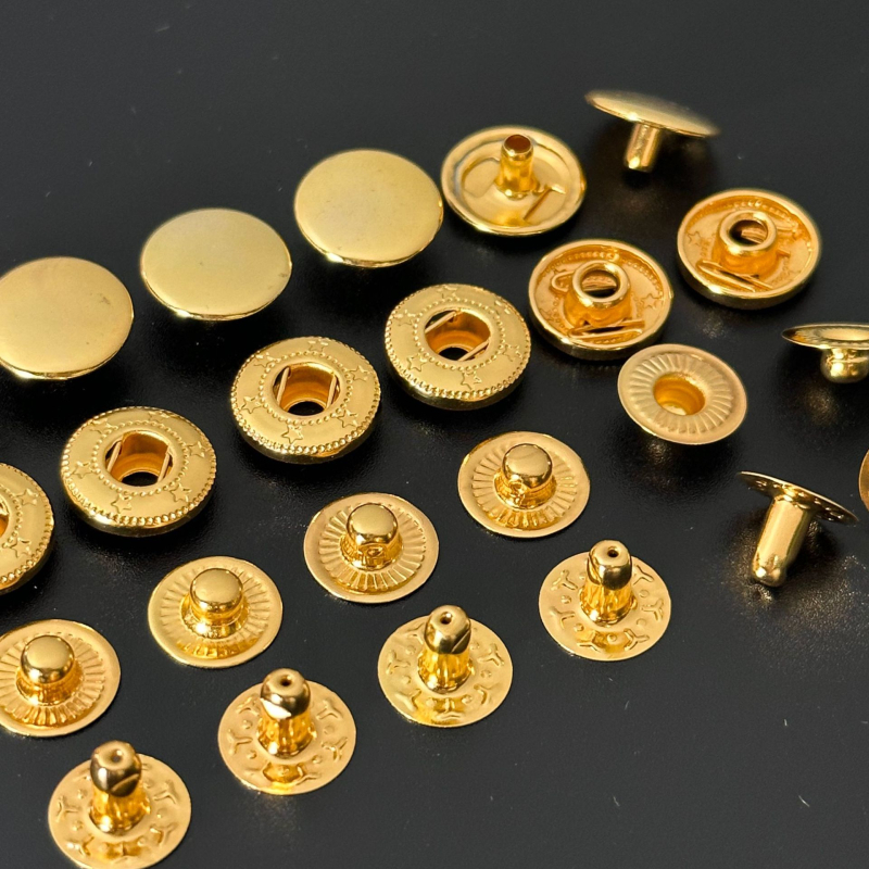 Buton snap metal cu patru părți – buton metal pentru suport de carduri și breloc; potrivit pentru paltoane, blugi, pantofi, genți; Brand: Yijia hardware