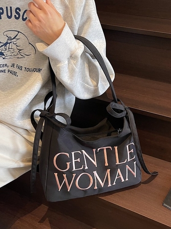 GentleWoman Geantă de subraț cu broderie litere, funda, material Oxford, căptușeală poliester, formă orizontală pătrată, închidere cu fermoar, buzunar interior cu fermoar, curea cu o singură bretea