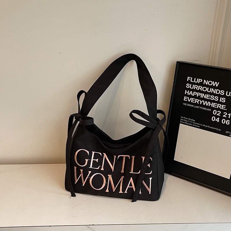 GentleWoman Geantă de subraț cu broderie litere, funda, material Oxford, căptușeală poliester, formă orizontală pătrată, închidere cu fermoar, buzunar interior cu fermoar, curea cu o singură bretea