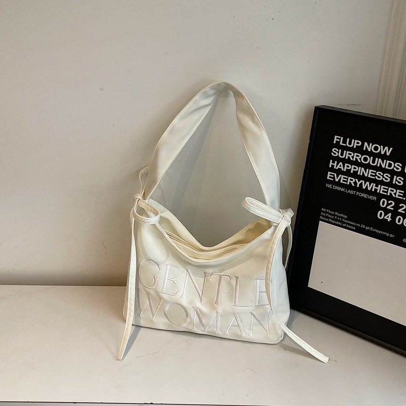 GentleWoman Geantă de subraț cu broderie litere, funda, material Oxford, căptușeală poliester, formă orizontală pătrată, închidere cu fermoar, buzunar interior cu fermoar, curea cu o singură bretea