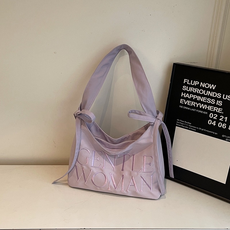 GentleWoman Geantă de subraț cu broderie litere, funda, material Oxford, căptușeală poliester, formă orizontală pătrată, închidere cu fermoar, buzunar interior cu fermoar, curea cu o singură bretea