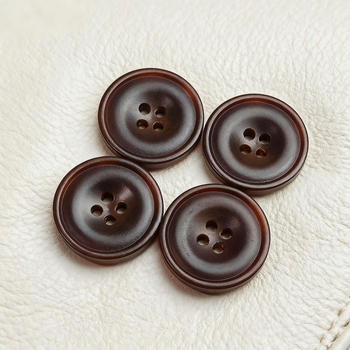 Căptuşe de rășină cu patru găuri pentru sacouri și paltoane, margine subțire concav-convex; potrivite pentru pălării, pulovere, cămăși, costume, cardigane, uniforme, îmbrăcăminte tricotată și pantaloni