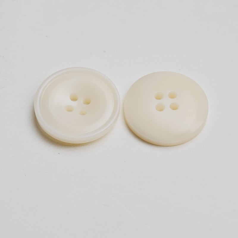 Căptuşe de rășină cu patru găuri pentru sacouri și paltoane, margine subțire concav-convex; potrivite pentru pălării, pulovere, cămăși, costume, cardigane, uniforme, îmbrăcăminte tricotată și pantaloni