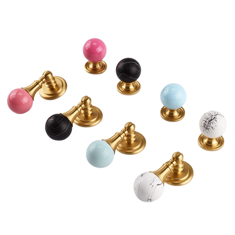 Ορειχάλκινη σφαιρική λαβή ντουλαπιού, σφαιρικός σχεδιασμός, CNC κατεργασία, επιφανειακή εγκατάσταση, στιλ ελαφρού πολυτελείας