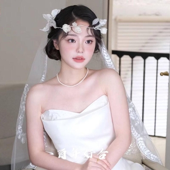 Unique erdő-stílusú csipkés fátyol koronával menyasszonyi ruhához, Nyár 2021, készleten