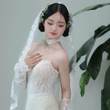 Unique erdő-stílusú csipkés fátyol koronával menyasszonyi ruhához, Nyár 2021, készleten