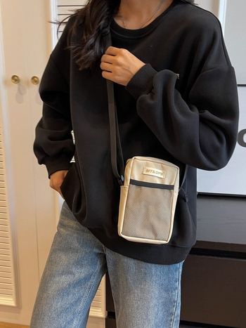 Unisex najlonska crossbody torbica za mobitel — mala kvadratna, uspravnog oblika, zatvarač