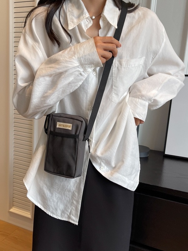 Unisex najlonska crossbody torbica za mobitel — mala kvadratna, uspravnog oblika, zatvarač