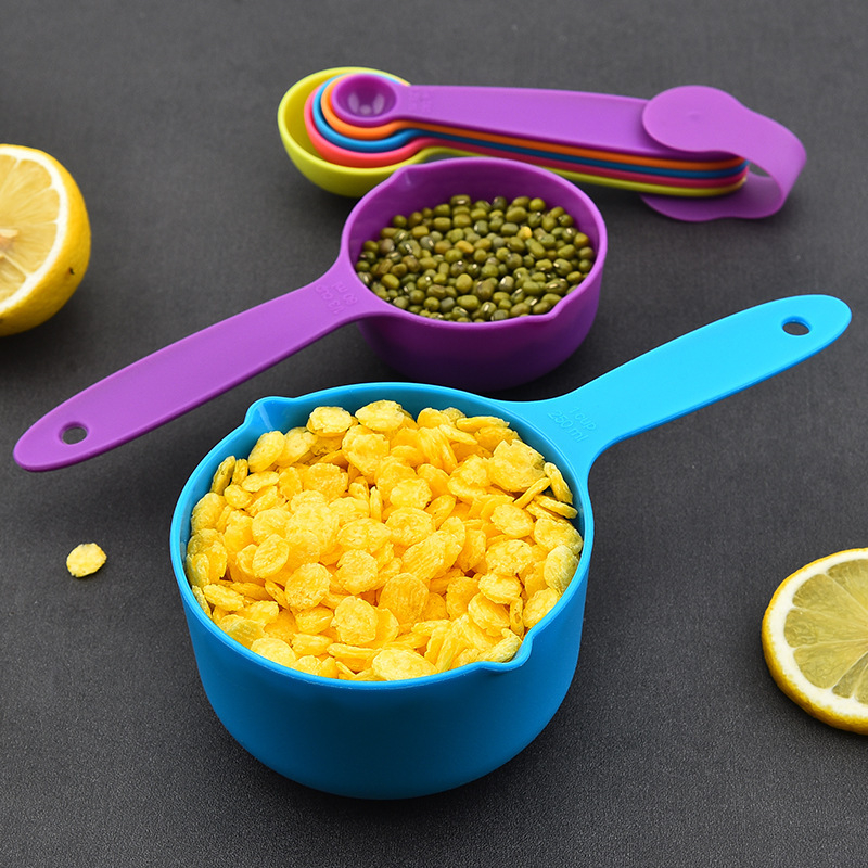 Пластмасов комплект измервателни чаши и лъжички, 10 части, гравирани и регулируеми за печене