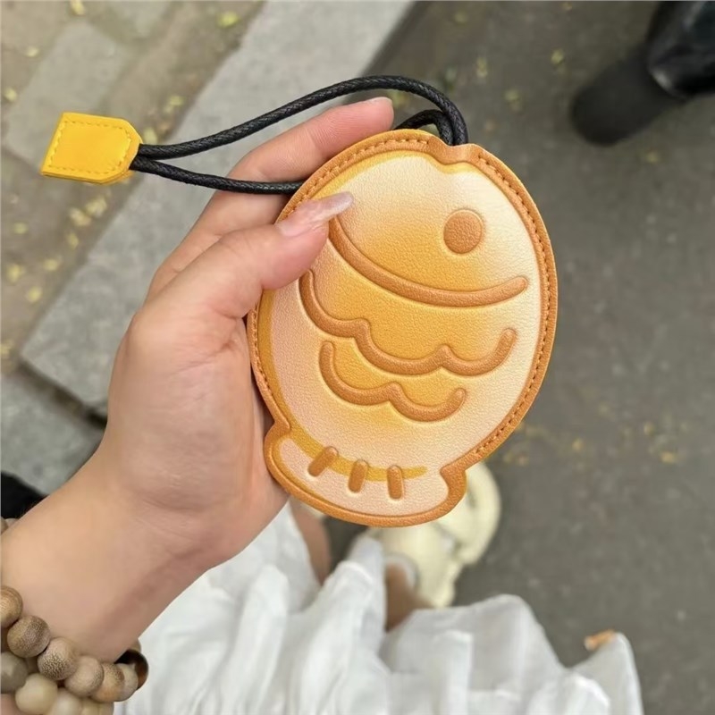 Taiyaki mesefigurás kulcstartó kihúzható dizájnnal - PU anyag, uniszex stílus, PU bélés, 2024 tavasza
