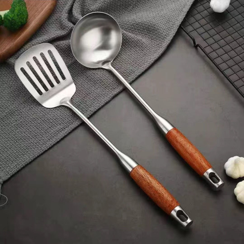 Σετ μαγειρικής από ανοξείδωτο ατσάλι 316 με υψηλή αντίσταση στις θερμοκρασίες και θερμική μόνωση στη λαβή, περιλαμβάνει σπάτουλα, κουτάλι και σουρωτήρι