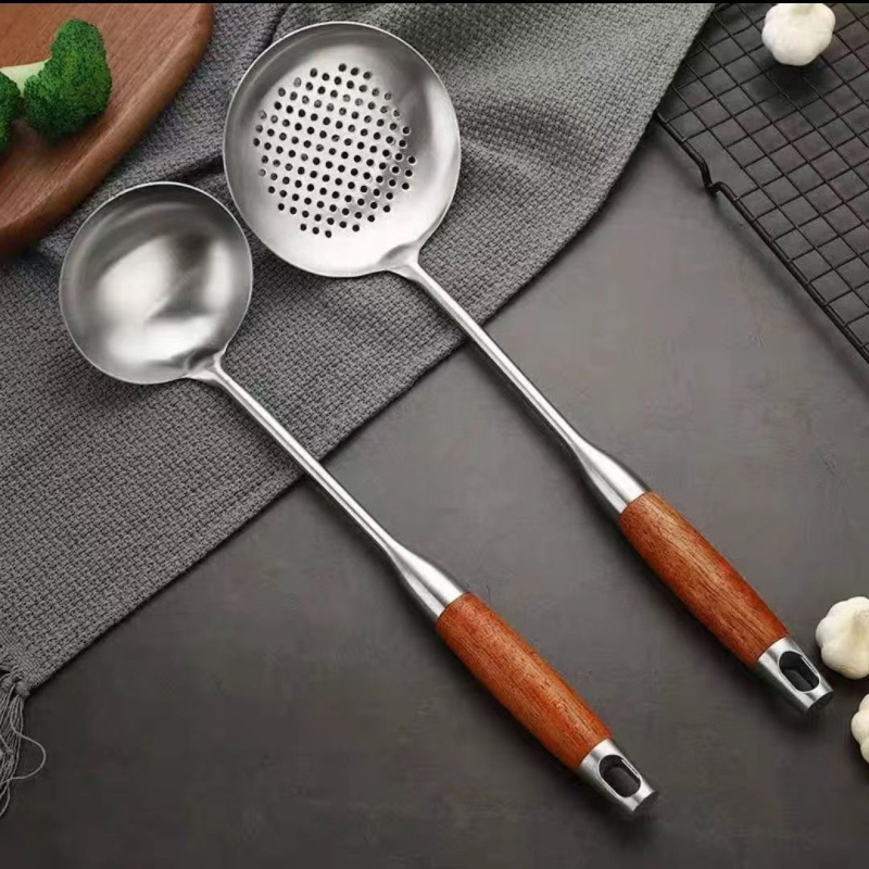 Σετ μαγειρικής από ανοξείδωτο ατσάλι 316 με υψηλή αντίσταση στις θερμοκρασίες και θερμική μόνωση στη λαβή, περιλαμβάνει σπάτουλα, κουτάλι και σουρωτήρι