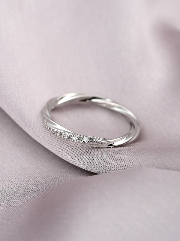 Geometrijski twist prsten s dijamantima — bakar, metalno premazivanje, unisex