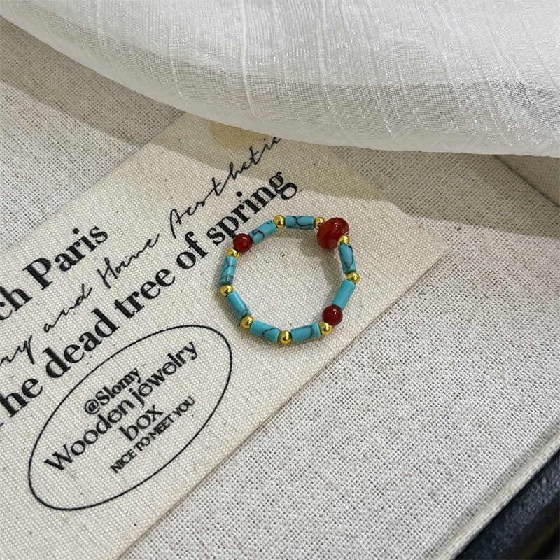 Γυναικείο δαχτυλίδι γεωμετρικού μινιμαλιστικού σχεδιασμού από μικτά υλικά (φθινόπωρο 2024)