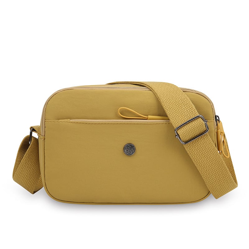 Crossbody torbica od Oxford materijala, horizontalnog kvadratnog oblika, zatvaranje na zip, laminirani unutarnji džep, jedan kaiš