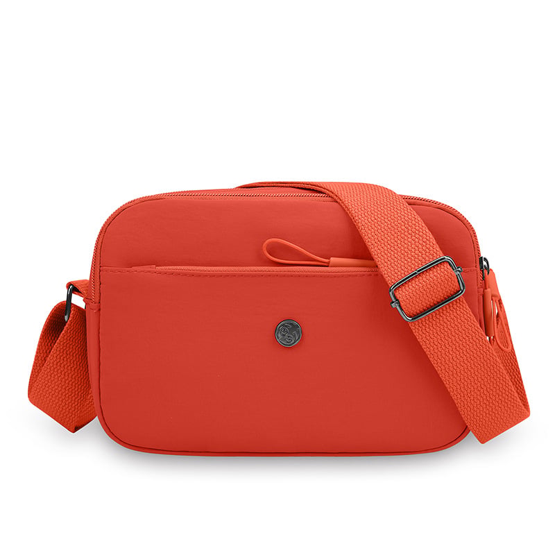 Crossbody torbica od Oxford materijala, horizontalnog kvadratnog oblika, zatvaranje na zip, laminirani unutarnji džep, jedan kaiš