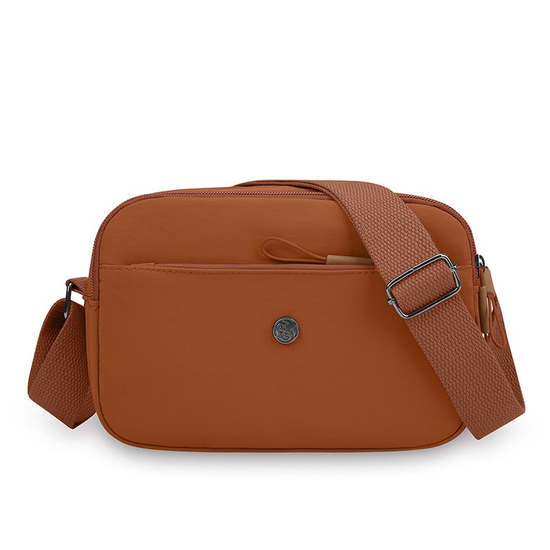 Crossbody torbica od Oxford materijala, horizontalnog kvadratnog oblika, zatvaranje na zip, laminirani unutarnji džep, jedan kaiš