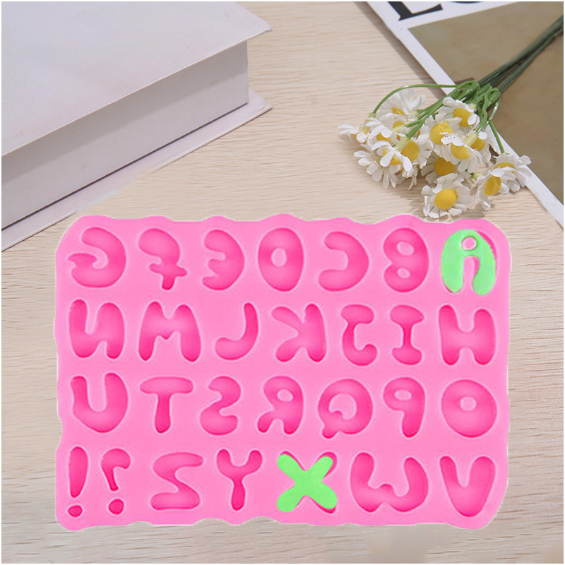 Nagybetűs angol betűkkel készült fondant szilikon forma, kör alakú, tortadíszítésre