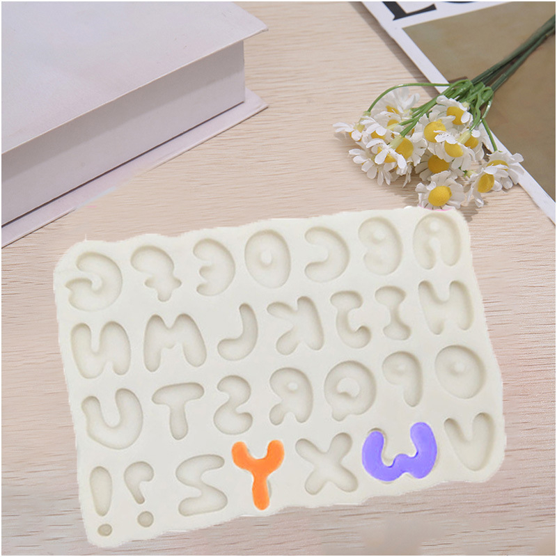 Nagybetűs angol betűkkel készült fondant szilikon forma, kör alakú, tortadíszítésre