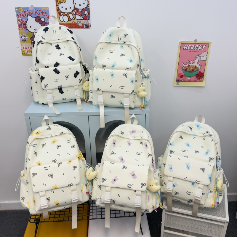 Νάιλον Ταξιδιωτικό Σακίδιο Πλάτης | Κυρτές ιμάντες ώμων | Χωρητικότητα 20–35 λίτρα | Εσωτερική επένδυση πολυεστέρα | Κυκλοφορία χειμώνας 2025