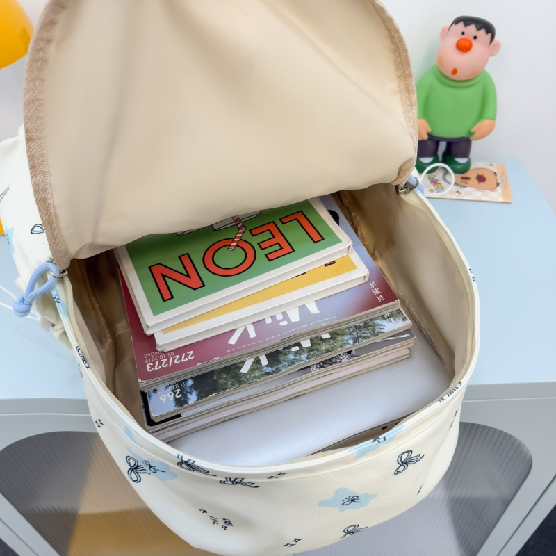 Νάιλον Ταξιδιωτικό Σακίδιο Πλάτης | Κυρτές ιμάντες ώμων | Χωρητικότητα 20–35 λίτρα | Εσωτερική επένδυση πολυεστέρα | Κυκλοφορία χειμώνας 2025