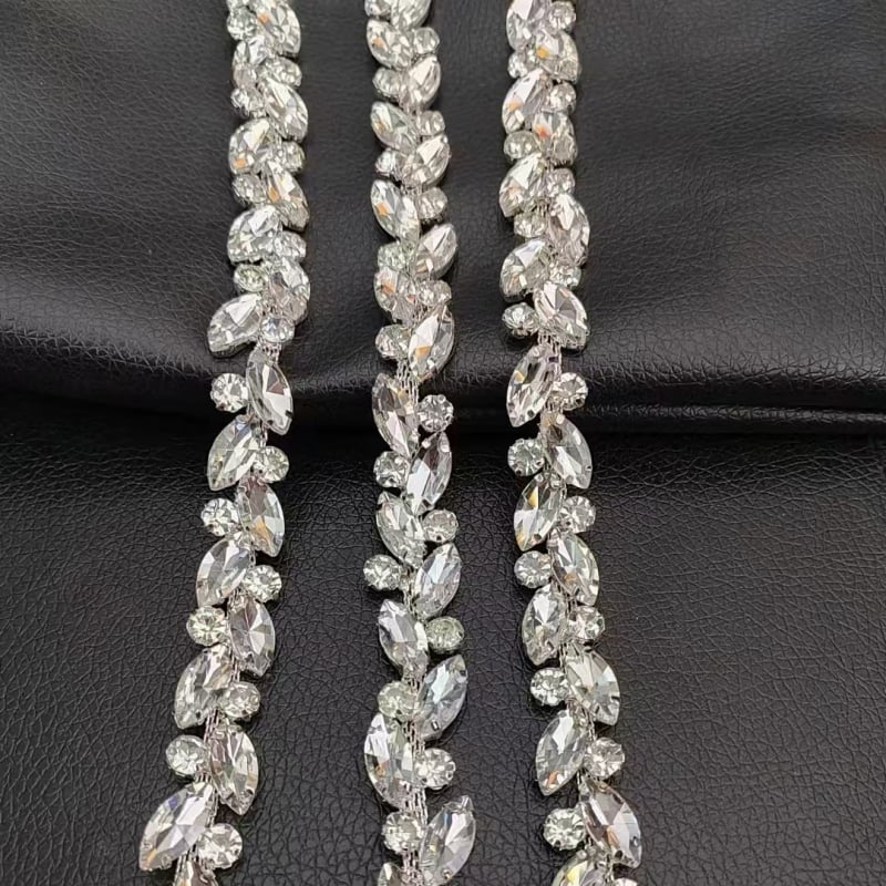 Lanț cu strasuri și diamant — componente handmade pentru bijuterii, pentru ținute de nuntă, curea decorativă