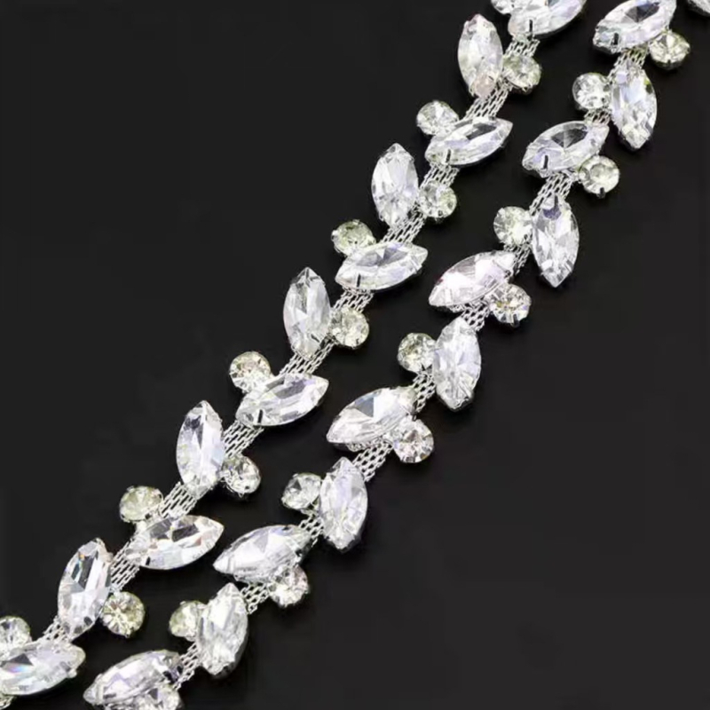 Lanț cu strasuri și diamant — componente handmade pentru bijuterii, pentru ținute de nuntă, curea decorativă