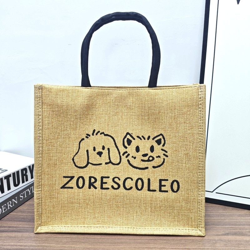 Torbica Tote, gradska jednostavnost; poliester; horizontalni kvadratni oblik; magnetska kopča; unutarnji džep sa zatvaračem