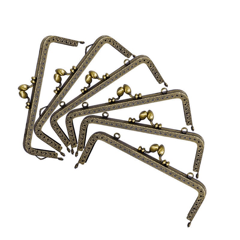 Dyx fém négyszögletes táska csat – kettős fül, faragott mintázat, kiegészítő táskákhoz, 2023 tél