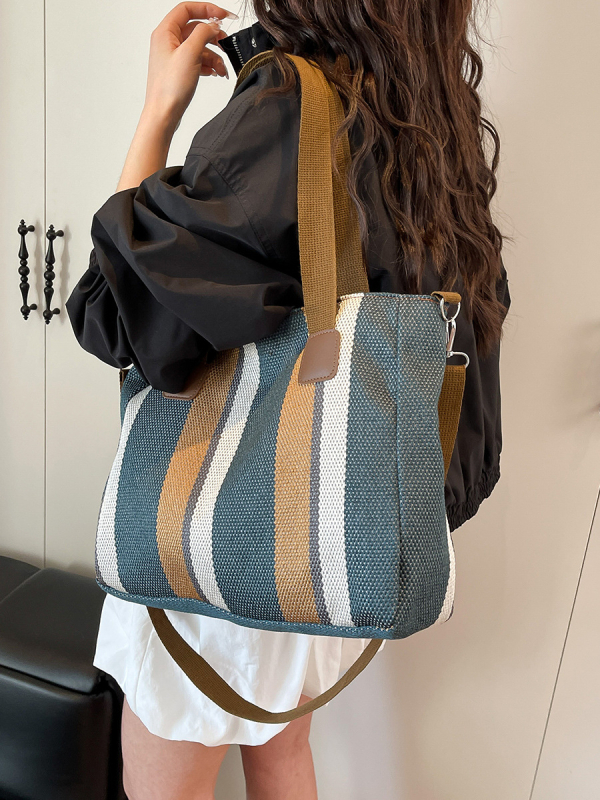 Tote táska, utcai divat, vászon anyagú, függőleges négyzetes forma, cipzáras nyitás, poliészter bélés