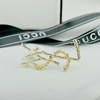 Broșă din cupru cu zirconiu, brand Two squirrels, formă coroană/litere/numere, finisaj diamantat, anti-expunere