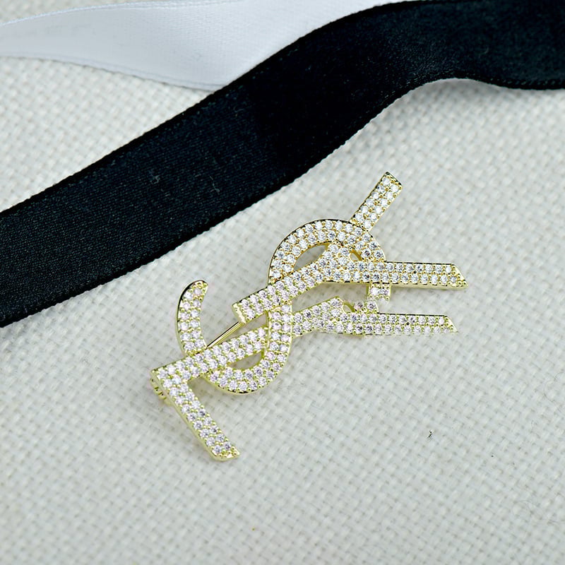 Broșă din cupru cu zirconiu, brand Two squirrels, formă coroană/litere/numere, finisaj diamantat, anti-expunere