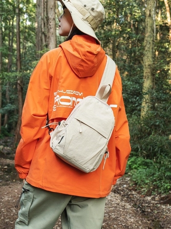 Rucsac mic în stil montan, nylon, impermeabil, compatibil cu laptop de 14 inci, capacitate sub 20 L, primăvara 2025