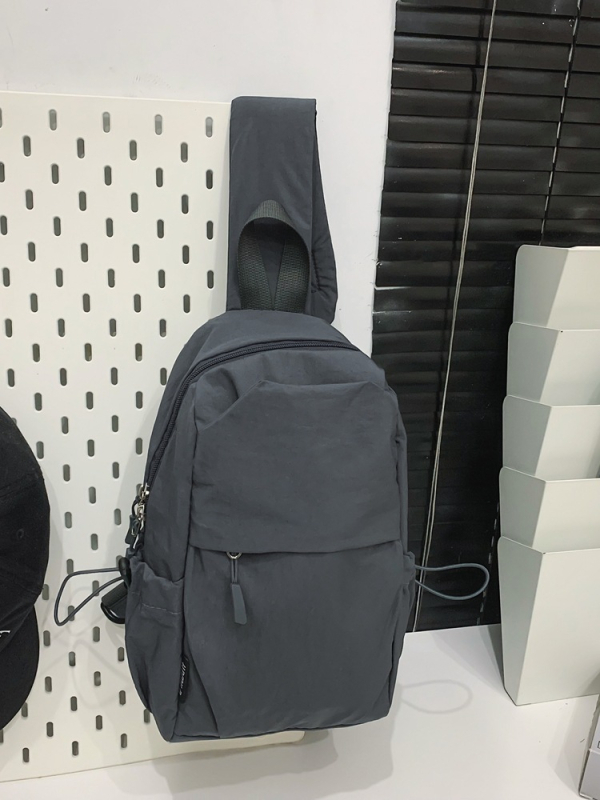 Rucsac mic în stil montan, nylon, impermeabil, compatibil cu laptop de 14 inci, capacitate sub 20 L, primăvara 2025