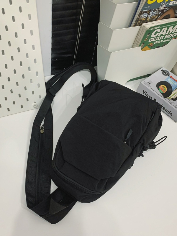 Rucsac mic în stil montan, nylon, impermeabil, compatibil cu laptop de 14 inci, capacitate sub 20 L, primăvara 2025